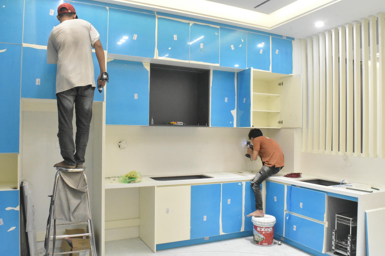 Thi công tủ bếp acrylic biệt thự anh Toàn Thủ Đức