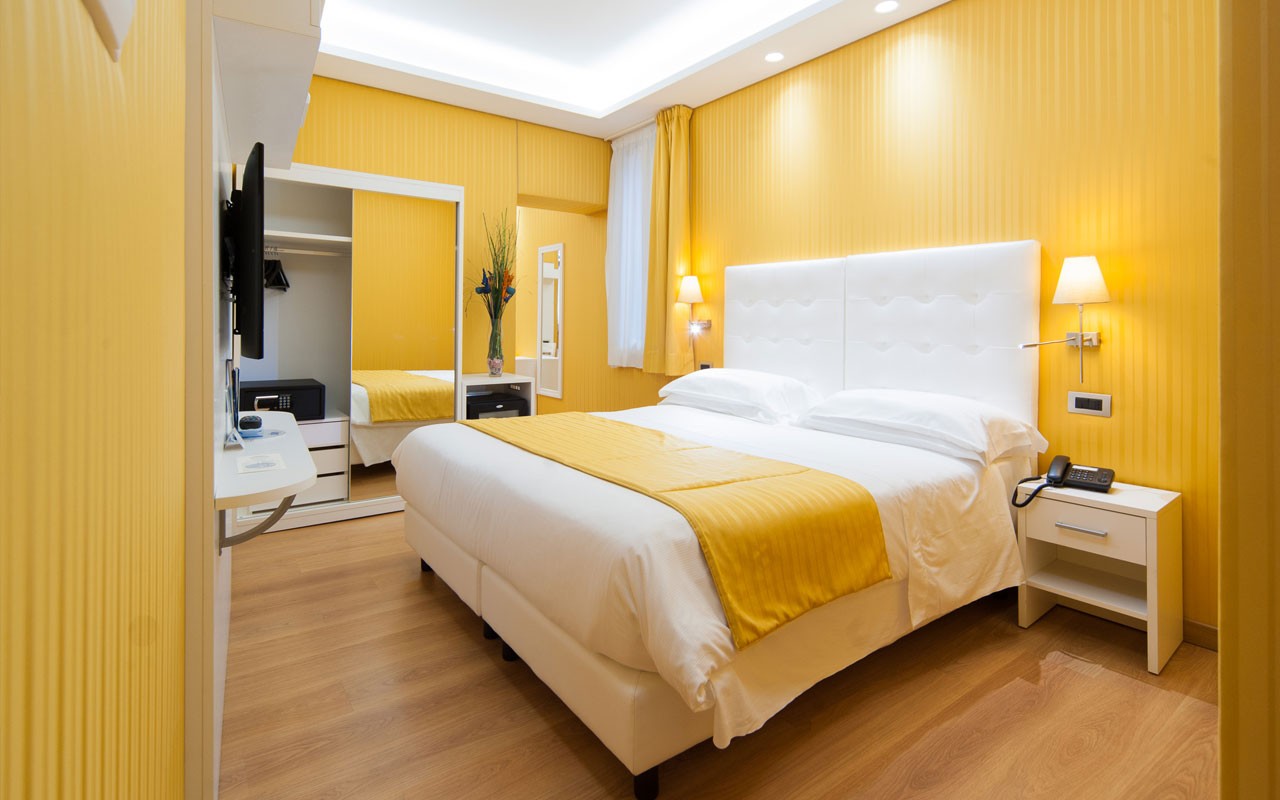 Phòng ngủ màu vàng hiện đại Phòng ngủ màu vàng hiện đại