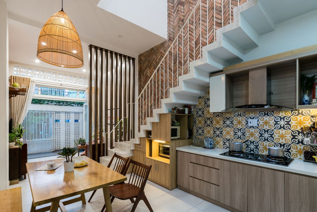 Decor phòng bếp dưới gầm càu thang đẹp Decor phòng bếp dưới gầm càu thang đẹp