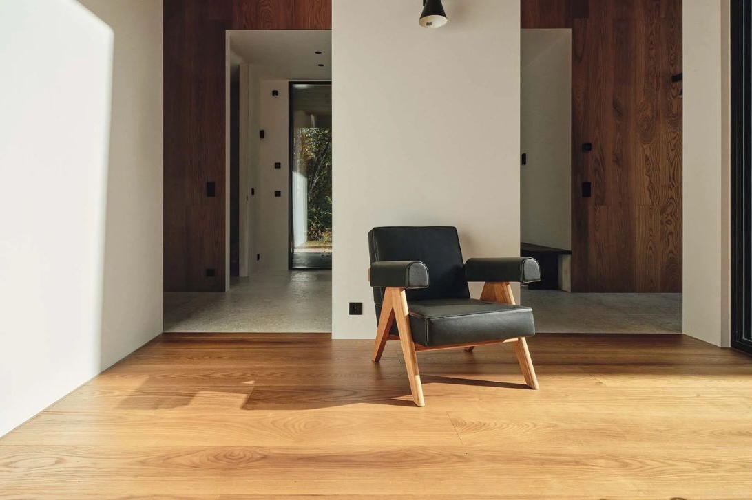 Đồ gỗ trong một thiết kế nội thất phong cách Minimalist