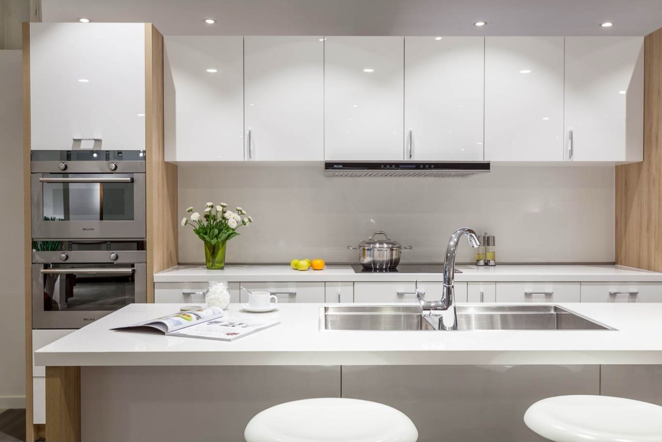 Màu acrylic đậm chất hiện đại