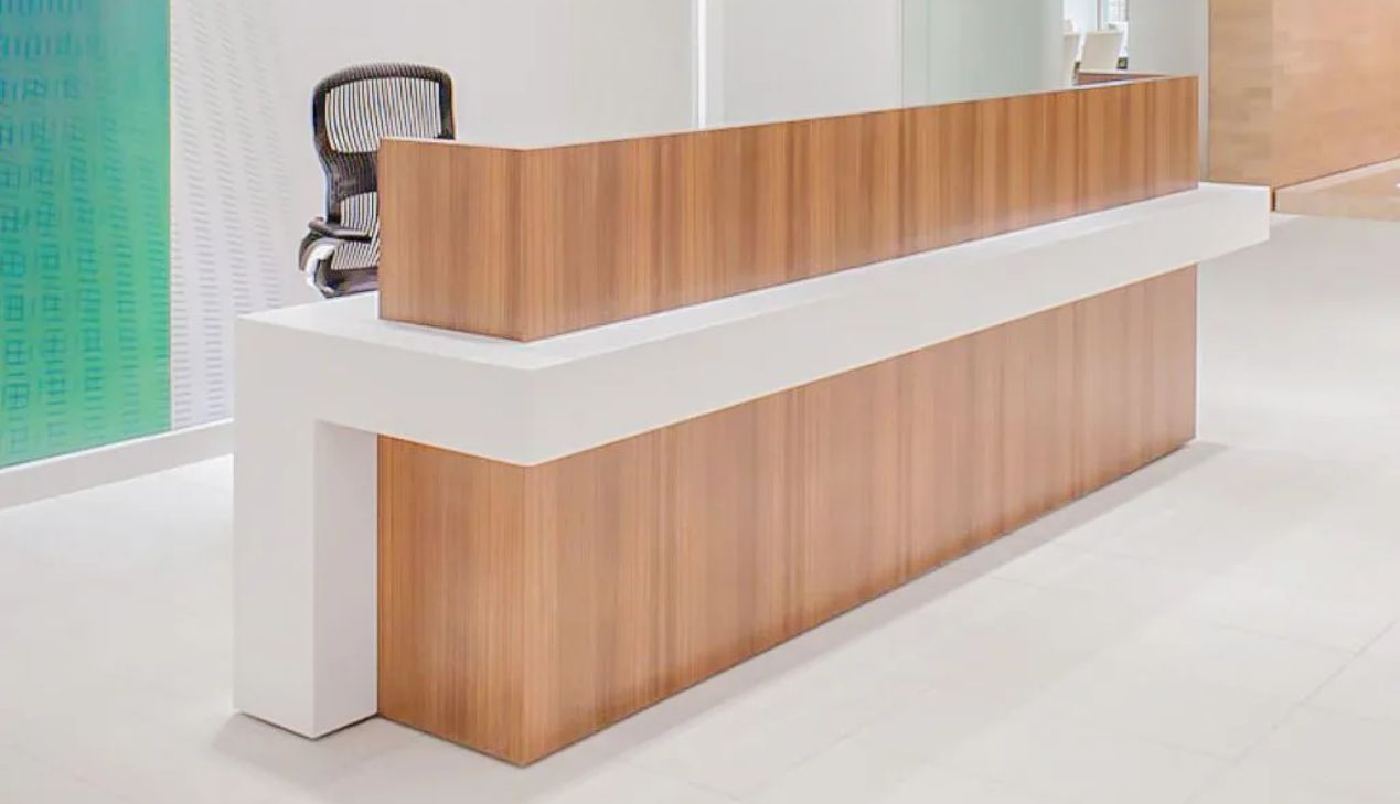 Thiết kế quầy lễ tân dùng ván MFC phủ laminate