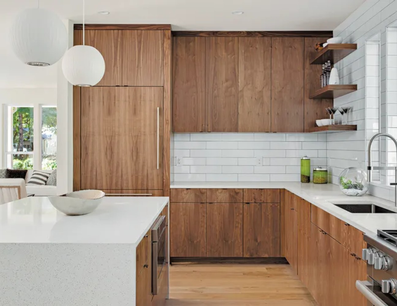 So sánh tủ bếp nhựa composite và gỗ công nghiệp