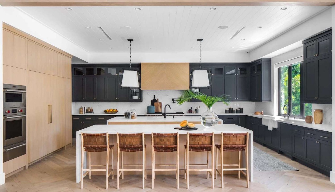 Mẫu tủ bếp gỗ công nghiệp MDF phối màu ấn tượng Mẫu tủ bếp gỗ công nghiệp MDF phối màu ấn tượng
