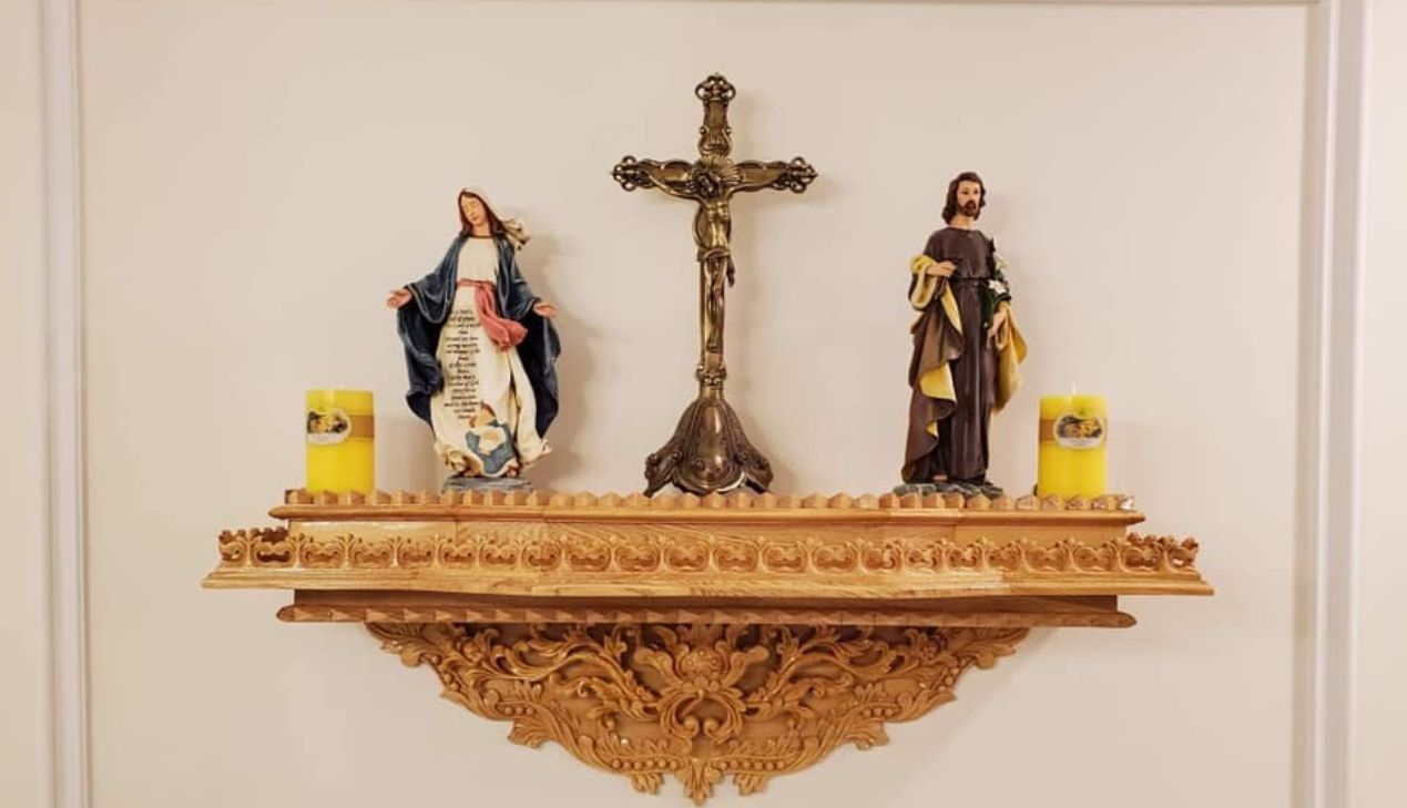 Tượng Đức Mẹ Maria - Bên phải của Chúa