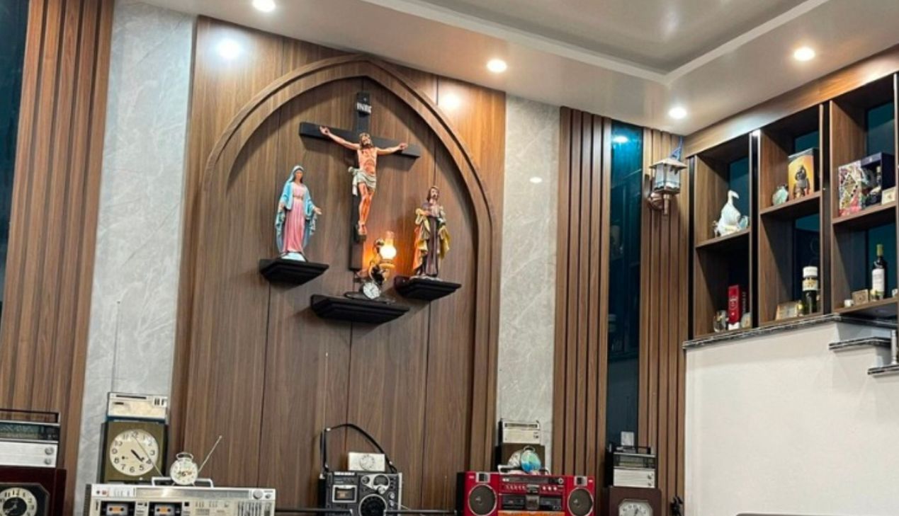 Vị trí đặt bàn thờ công giáo ở phòng khách thông thoáng