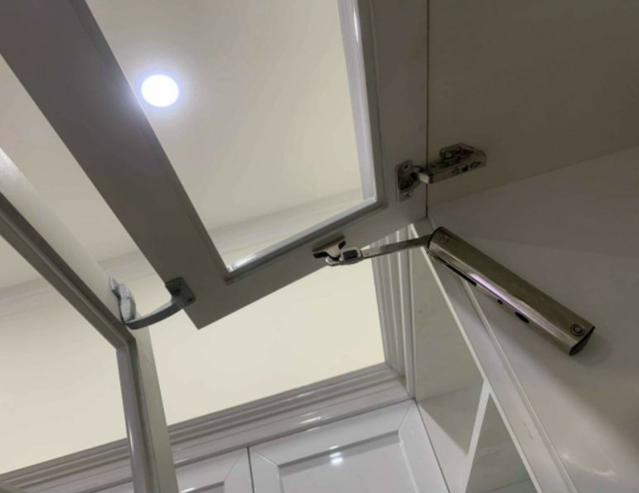 Bản lề inox tủ bếp