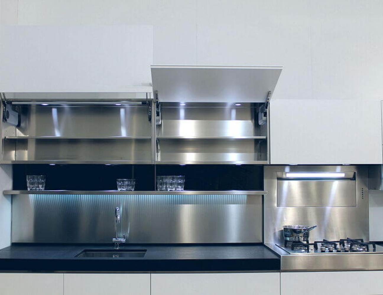 Mẫu tủ bếp inox gắn tường