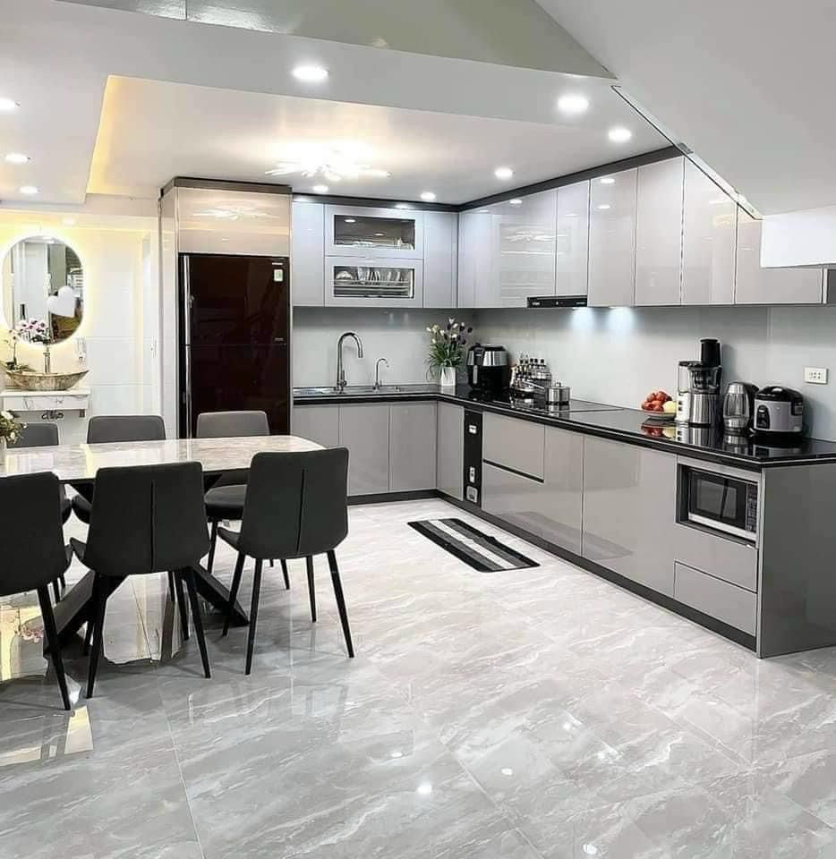 Mẫu tủ bếp nhôm cánh kính chữ L Mẫu tủ bếp nhôm cánh kính chữ L