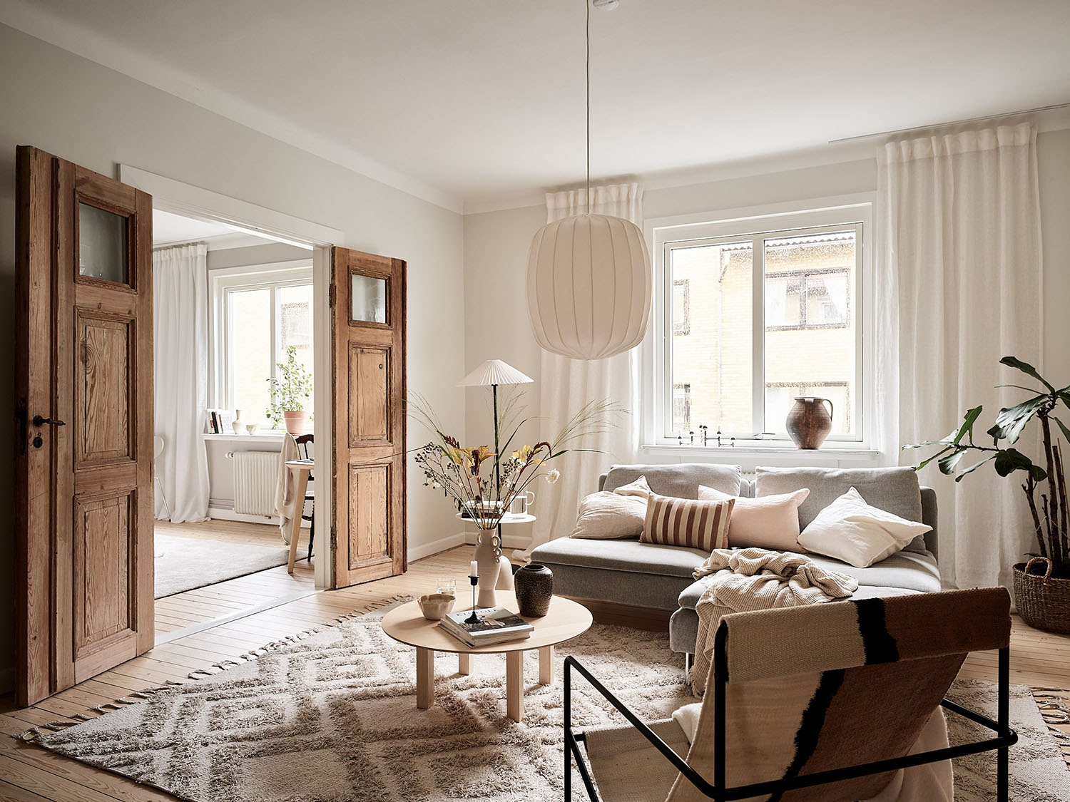 Thiết kế nội thất nhà phố phong cách Scandinavian với chất liệu gỗ