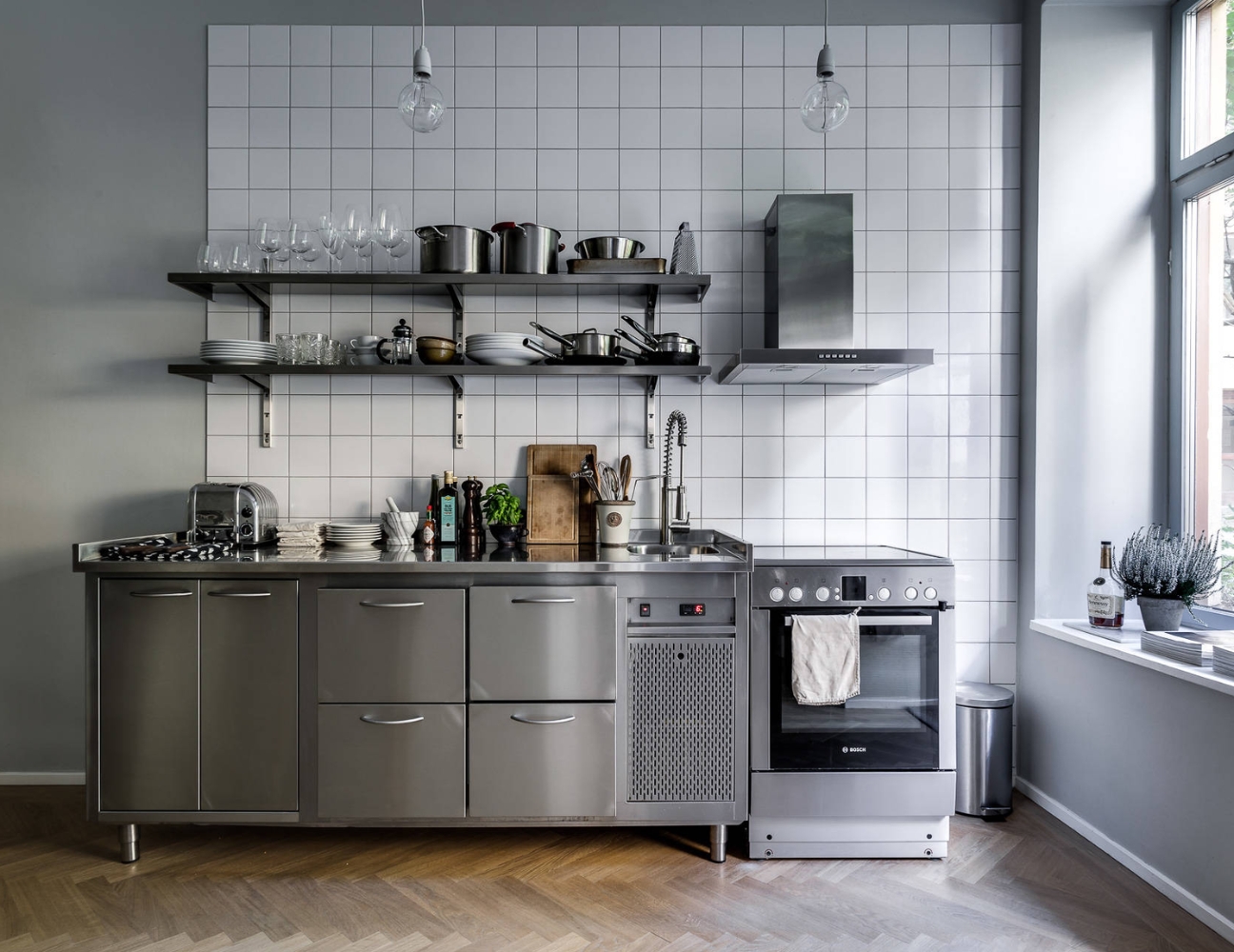 Mẫu tủ bếp inox cho căn hộ nhỏ