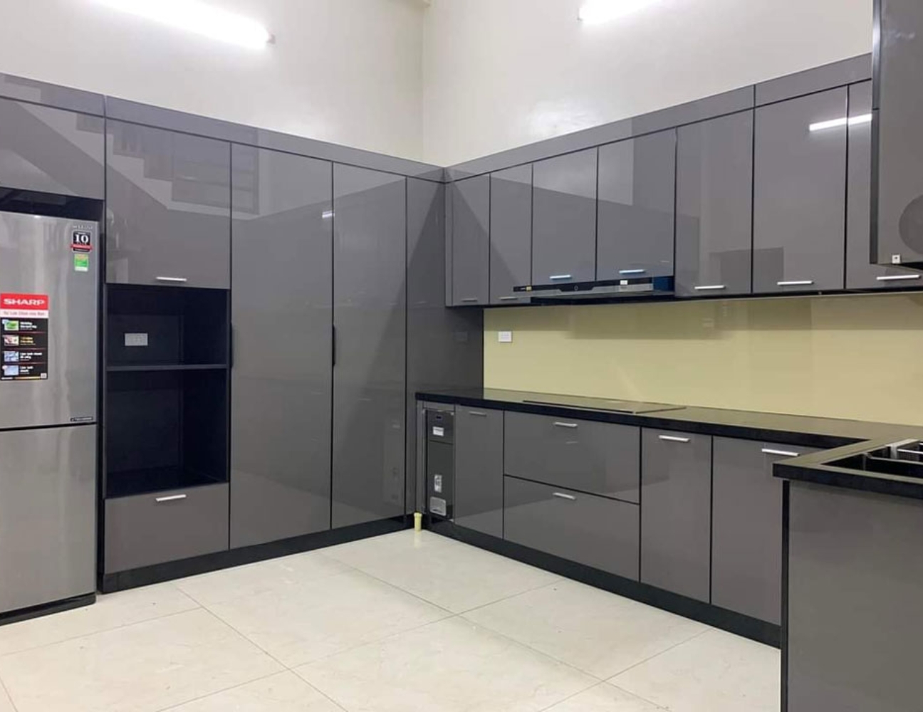 Tủ bếp inox kết hợp cánh acrylic