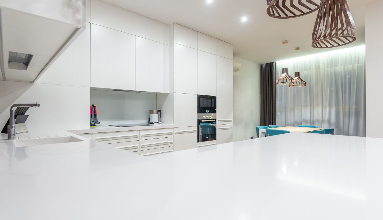 Tủ bếp thiết kế kịch trần