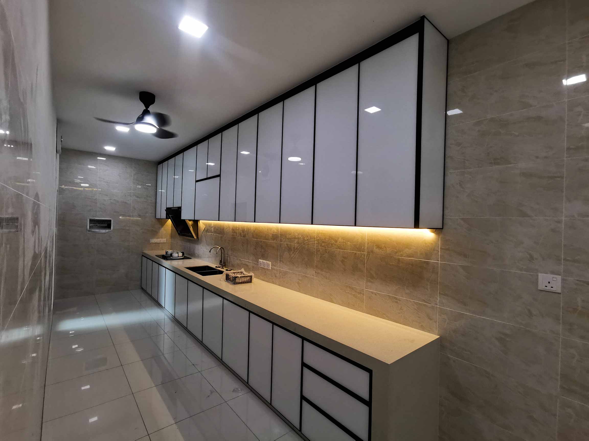 Tủ bếp nhôm cho nhà nhỏ